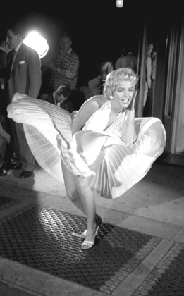 Marilyn Posing, 1954
