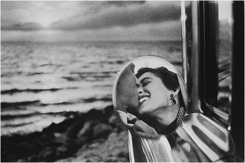 Elliott Erwitt Santa Monica, California, 1955 (California Kiss)