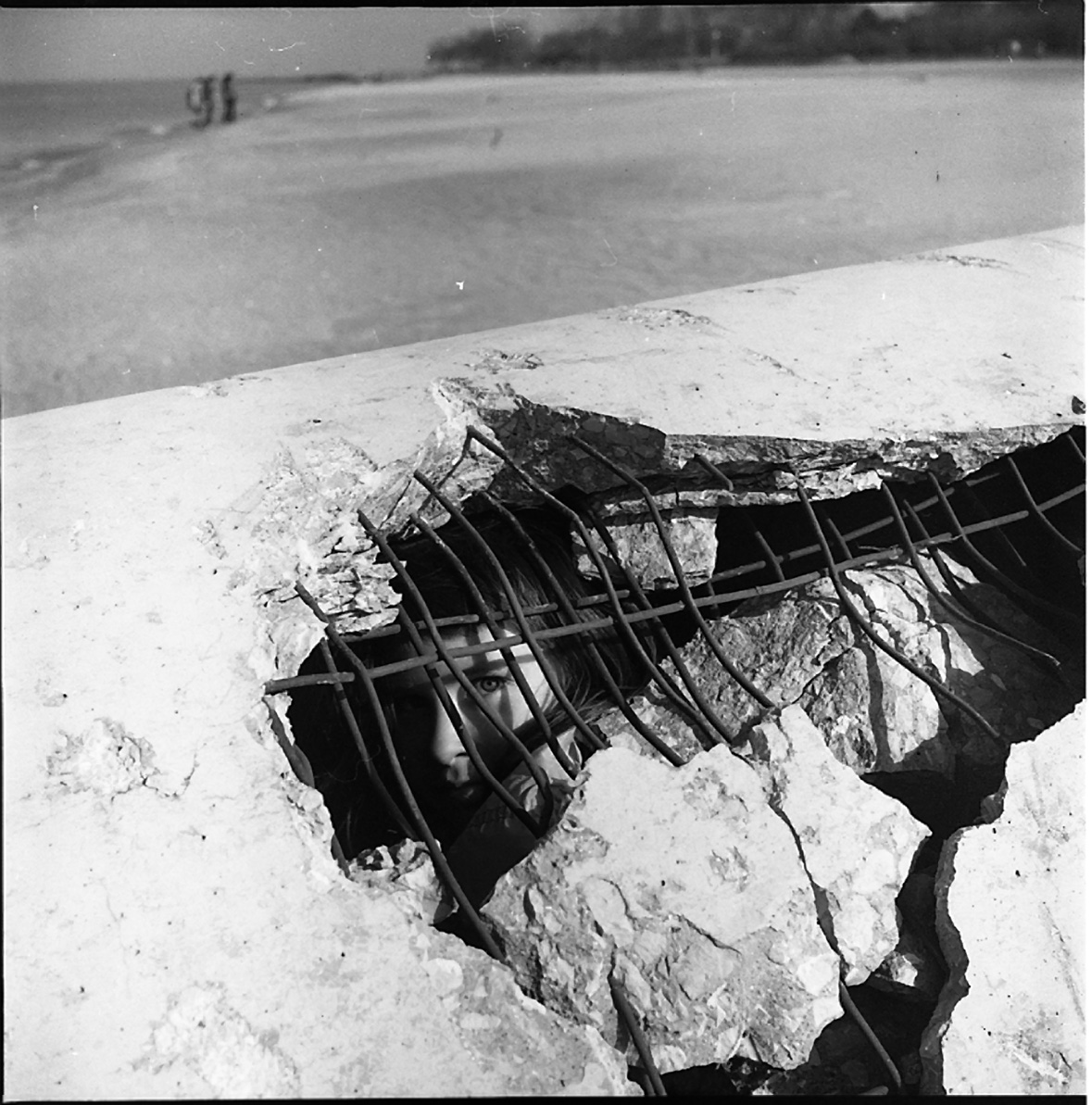 Vivian Maier, Girl Inside Culvert on Beach, Wilmette, IL, 1968