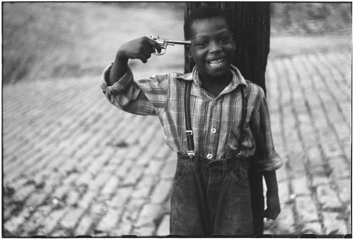 Pittsburgh, Pennsylvania,  1950 (Boy with pistol)